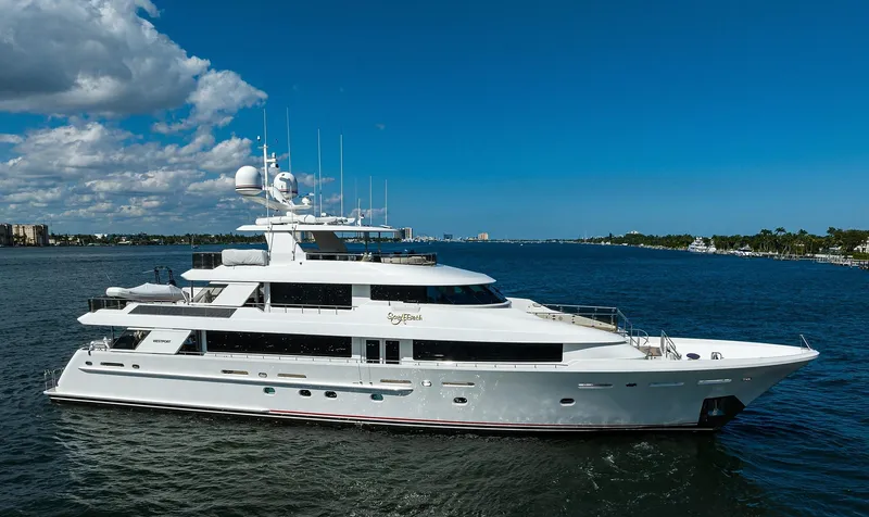 Sarabeth Yacht Photos Pics Profile