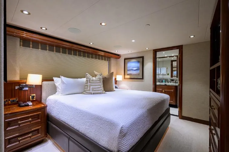 Sarabeth Yacht Photos Pics VIP Guest Stateroom-Starboard