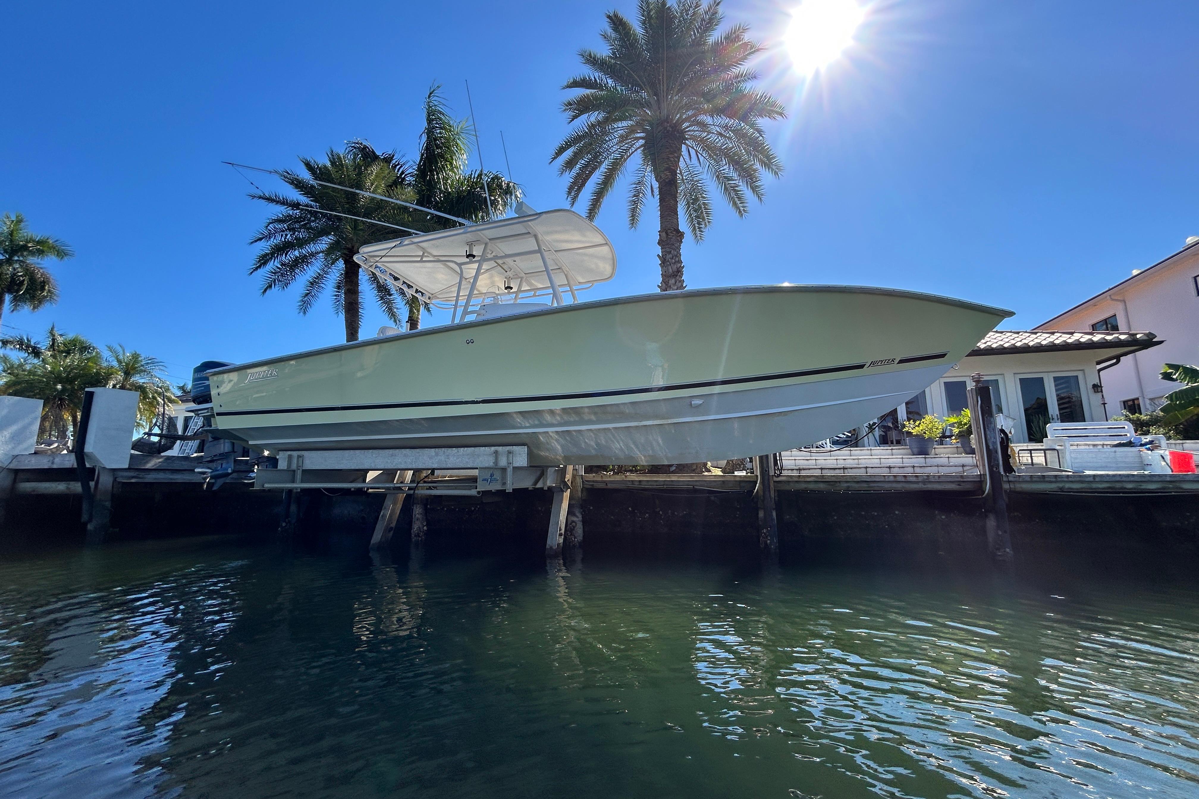 Jupiter 31 Center Console FS