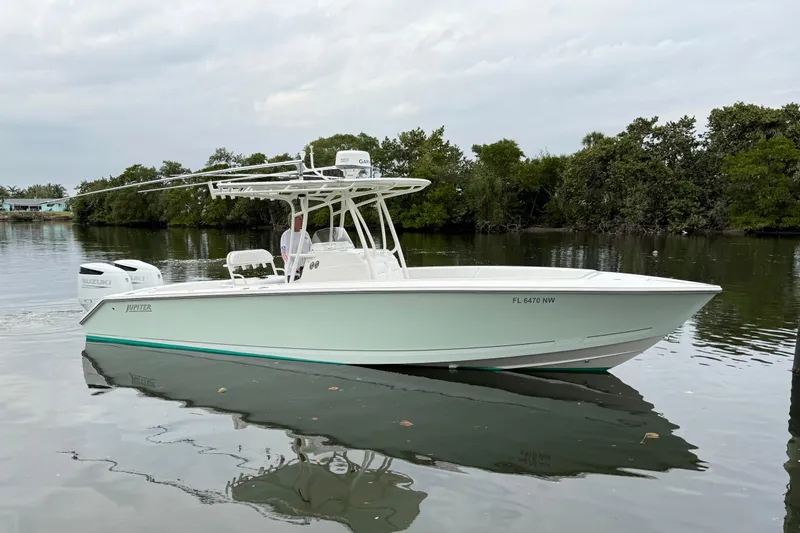  Yacht Photos Pics 2009 Jupiter 29 boat on calm water, featuring Suzuki engines and lush green shoreline.