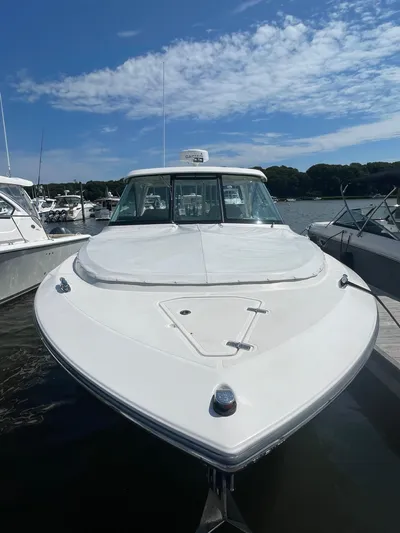  Yacht Photos Pics 2 Bow forward seating with cover