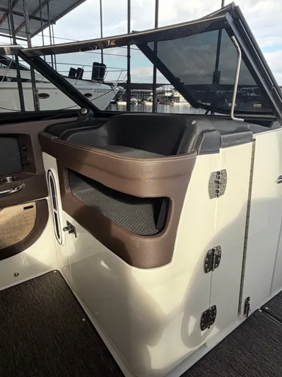  Yacht Photos Pics 2021 COBALT R30 - Image 21