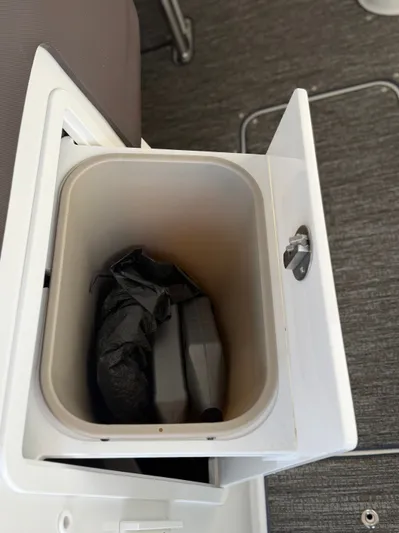  Yacht Photos Pics 2021 COBALT R30 - Image 23