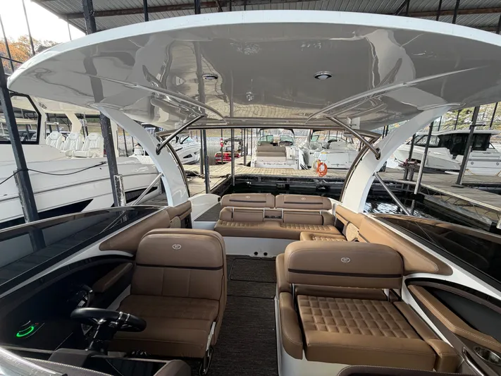  Yacht Photos Pics 2021 COBALT R30 - Image 27