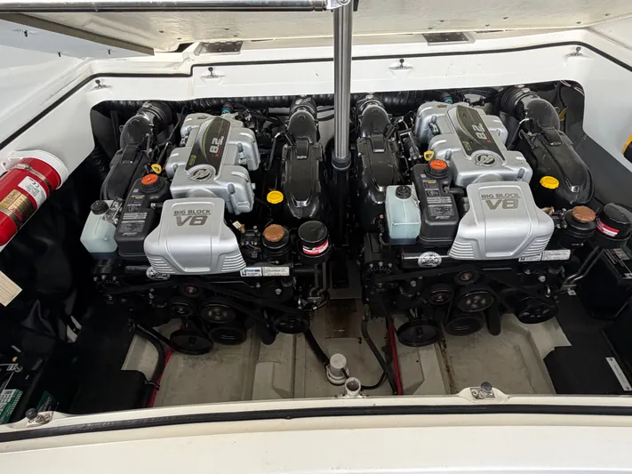  Yacht Photos Pics 2021 COBALT R30 - Image 30