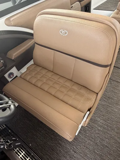  Yacht Photos Pics 2021 COBALT R30 - Image 15