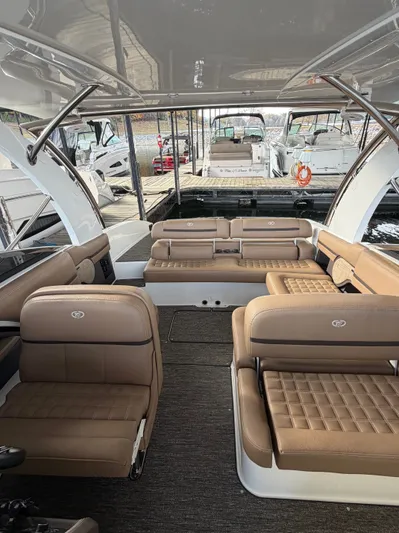  Yacht Photos Pics 2021 COBALT R30 - Image 28