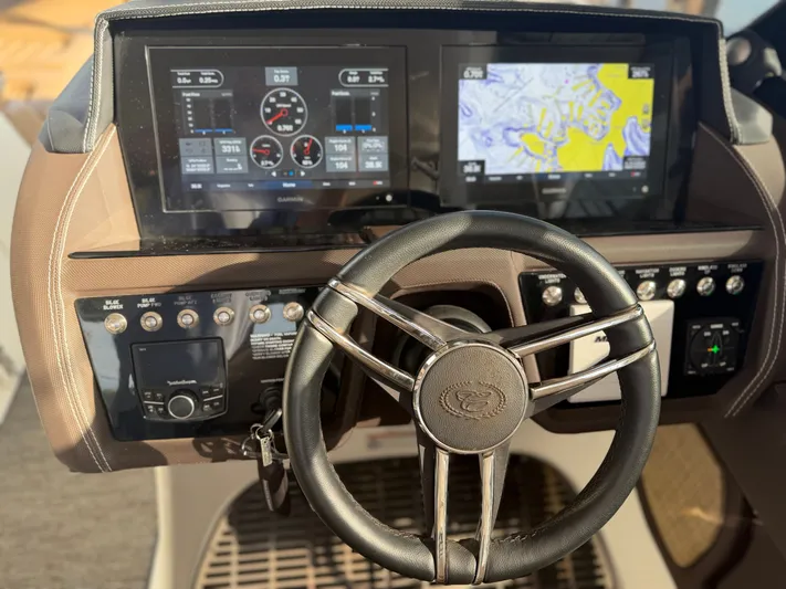  Yacht Photos Pics 2021 COBALT R30 - Image 16