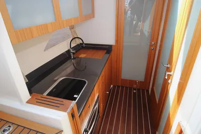 2022 Marex 310 Sun Cruiser