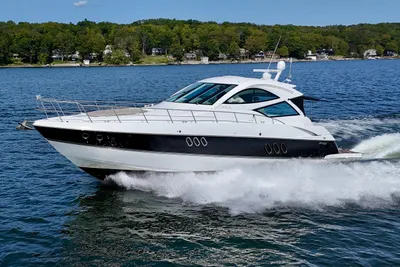 Cruisers Yachts 540 Sports Coupe