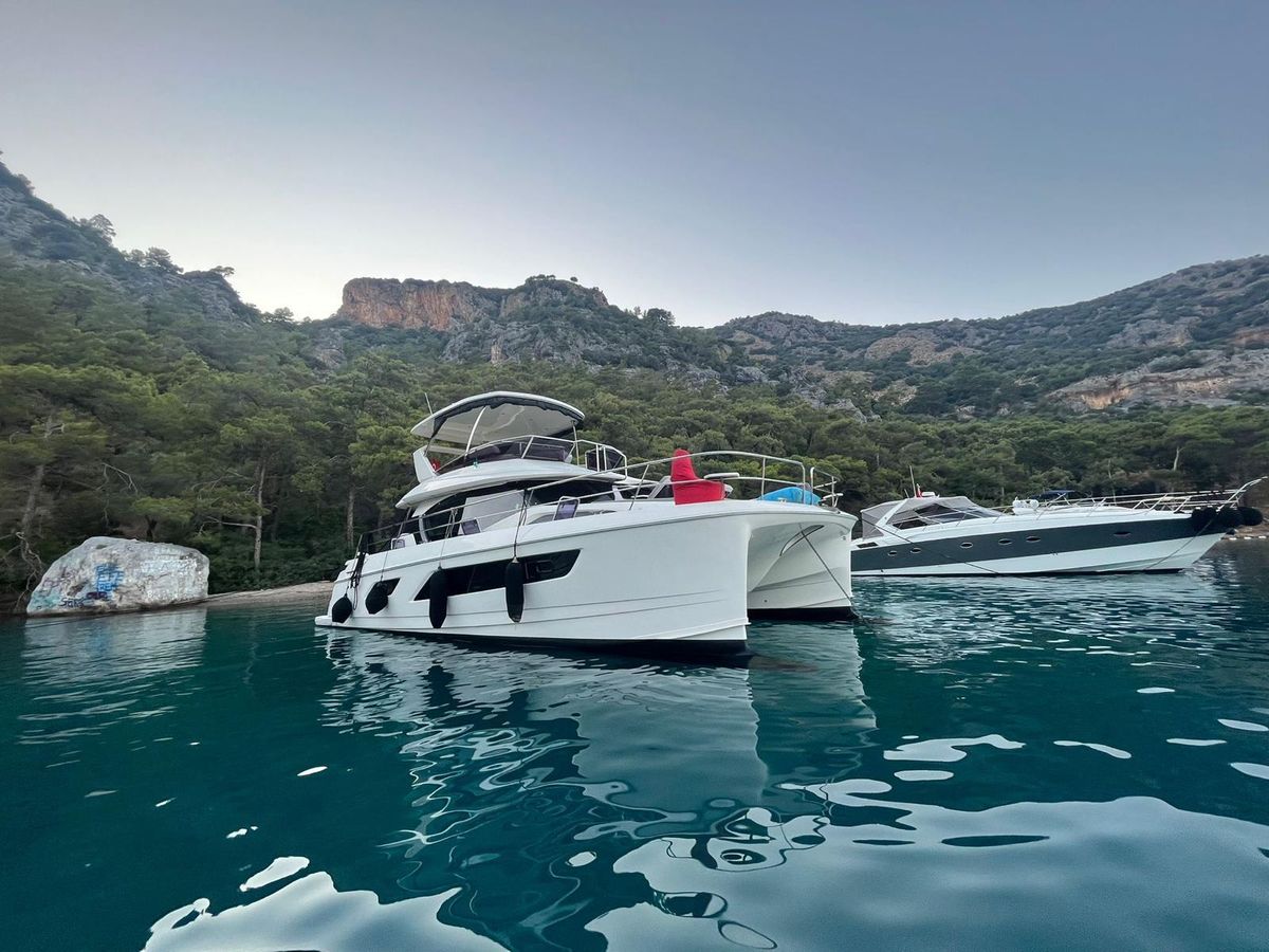 2015 Aquila 43 