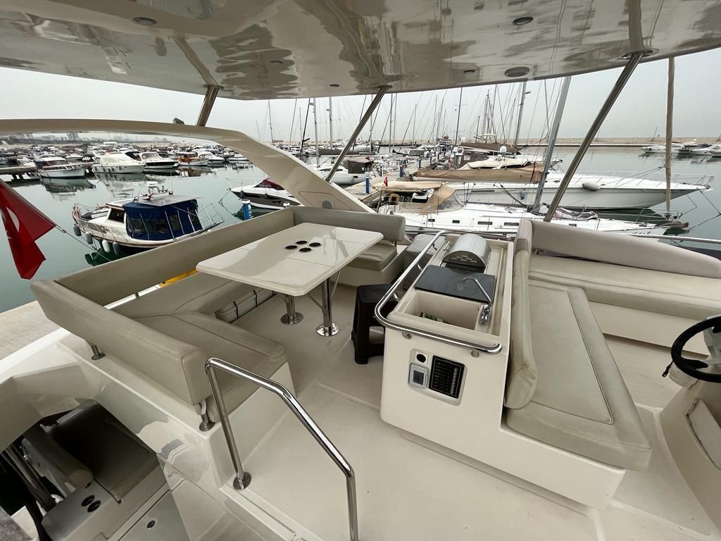 2015 Aquila 43 