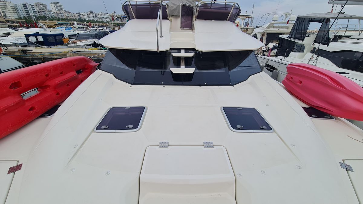 2015 Aquila 43 