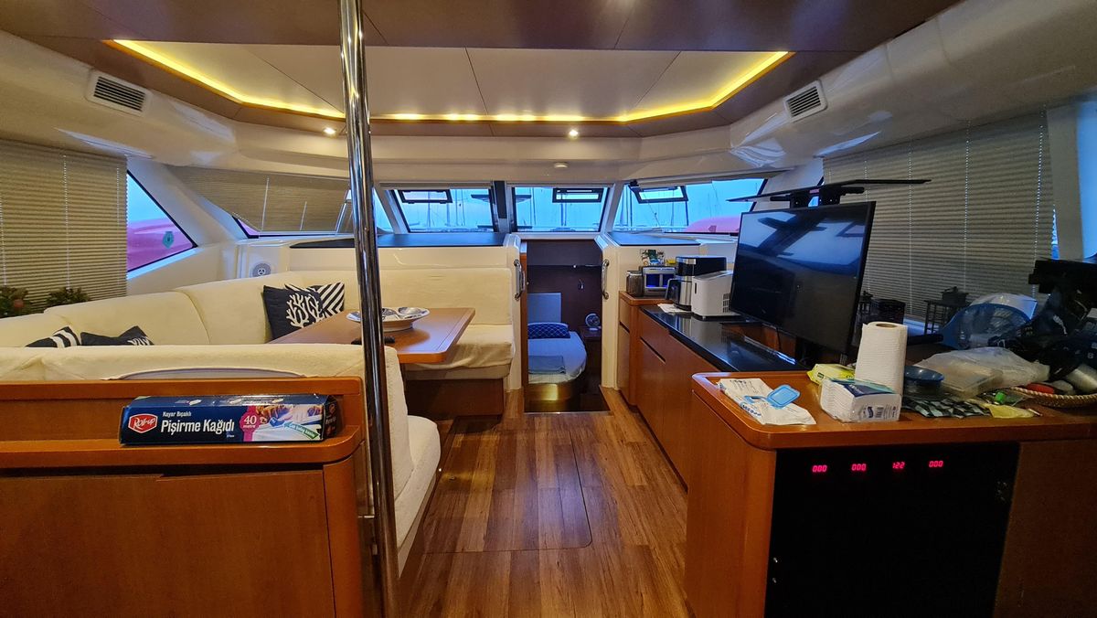 2015 Aquila 43 