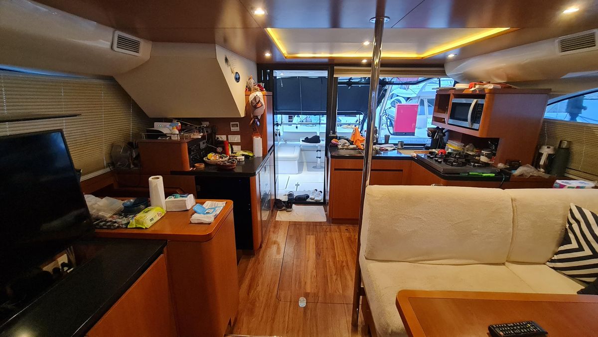 2015 Aquila 43 