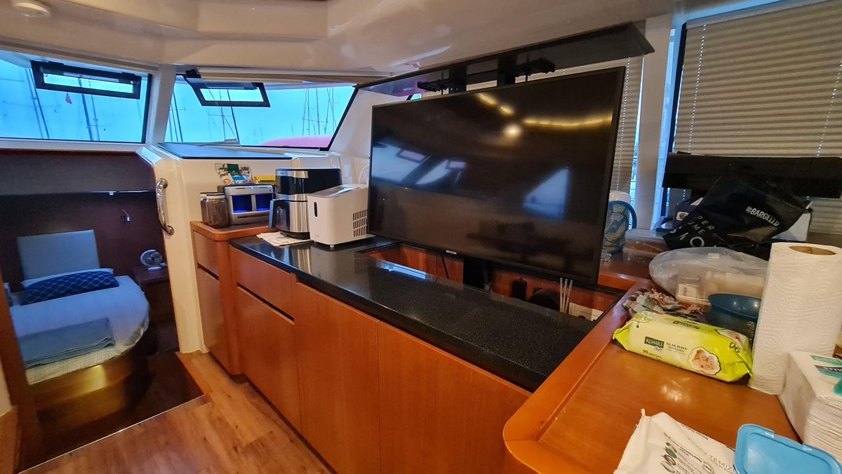 2015 Aquila 43 
