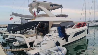 Yacht