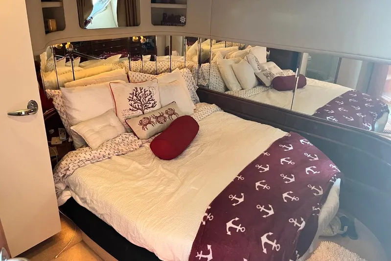 Skyjacked Yacht Photos Pics Cozy bedroom in 2003 Sea Ray 550 Sundancer yacht with nautical-themed decor.