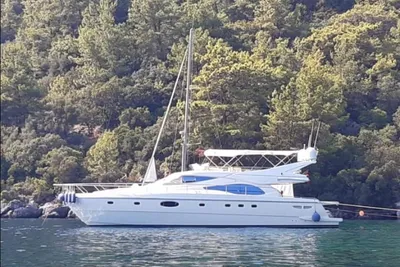 Ferretti Yachts 590