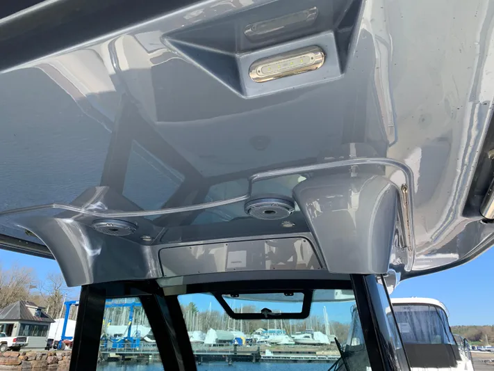  Yacht Photos Pics 2024 Chris-Craft Catalina 34 boat roof detail with sleek design and integrated lighting.