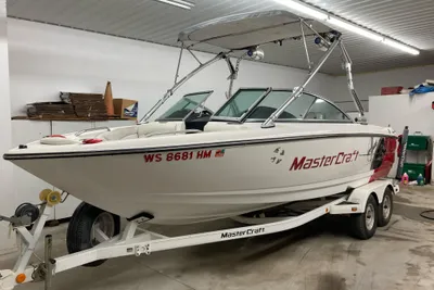 MasterCraft MariStar 215
