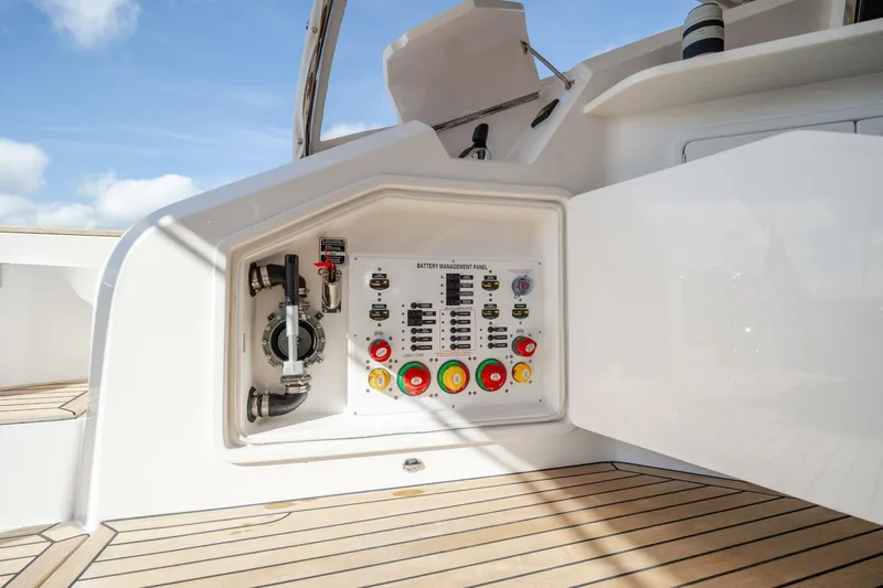  Yacht Photos Pics 2022 Belize 54 Sedan - Image 21