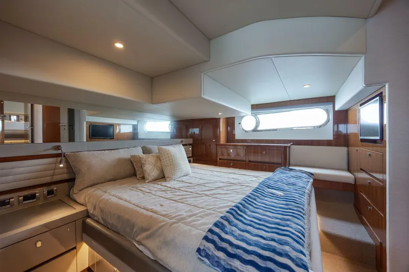  Yacht Photos Pics 2022 Belize 54 Sedan - Image 52