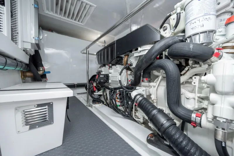  Yacht Photos Pics 2022 Belize 54 Sedan - Image 80