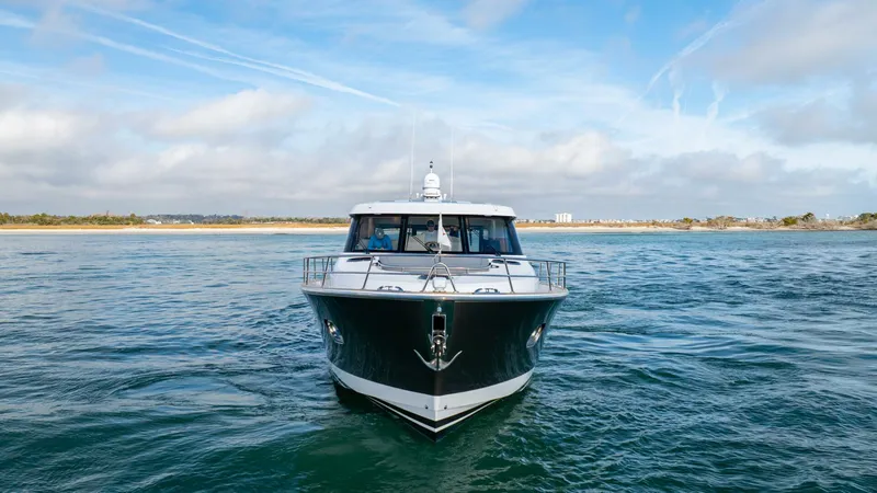  Yacht Photos Pics 2022 Belize 54 Sedan - Image 8