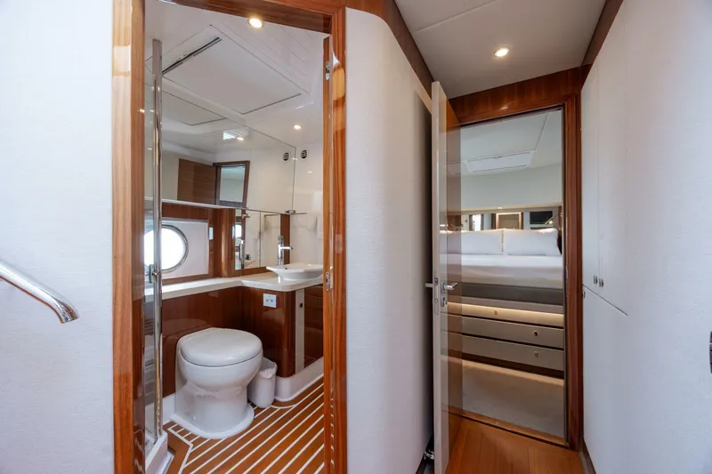  Yacht Photos Pics 2022 Belize 54 Sedan - Image 70