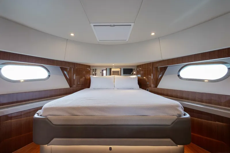  Yacht Photos Pics 2022 Belize 54 Sedan - Image 60