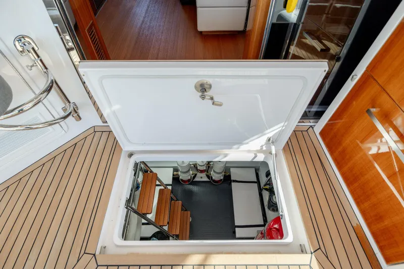  Yacht Photos Pics 2022 Belize 54 Sedan - Image 22