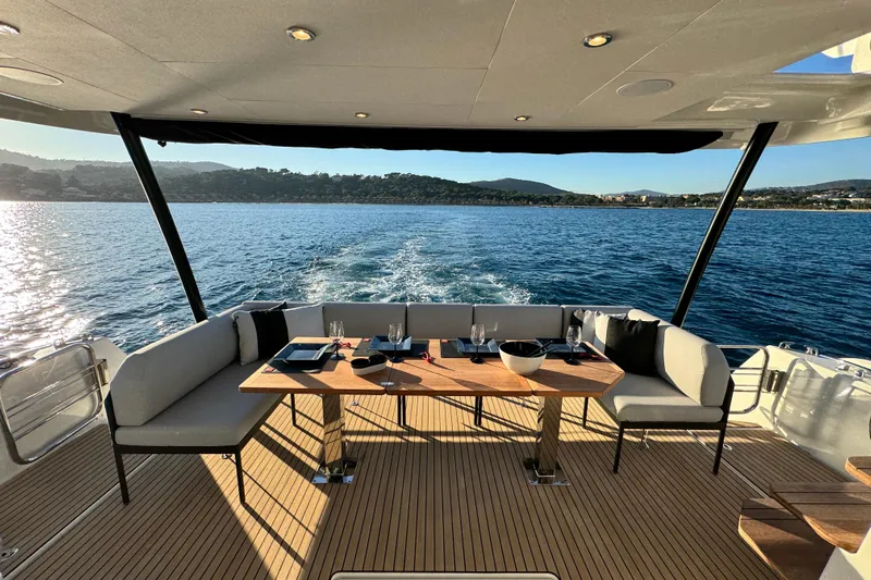  Yacht Photos Pics Prestige M48 neuve disponible chez Espace Power