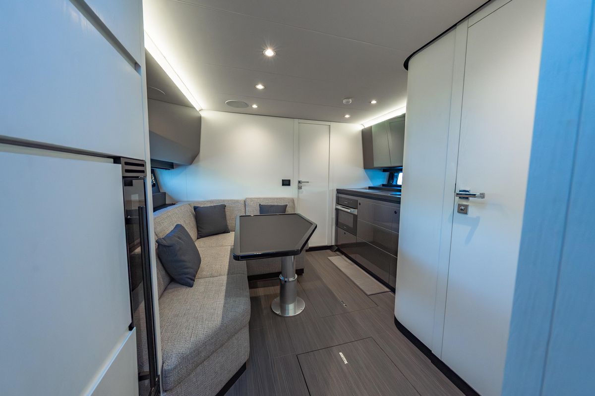 2023 Azimut 47 