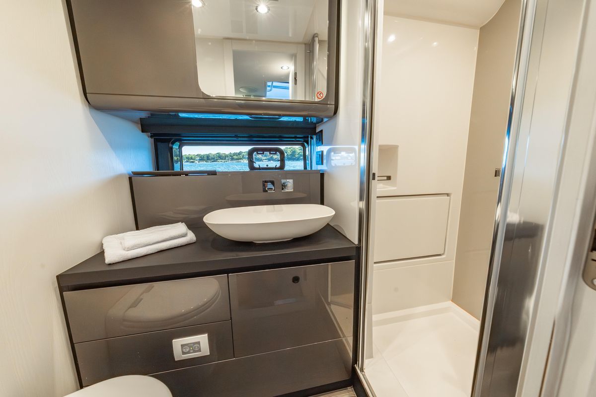 2023 Azimut 47 