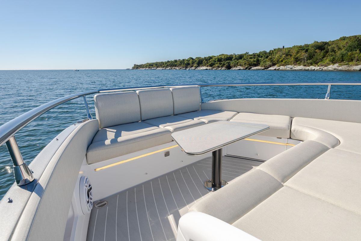 2023 Azimut 47 