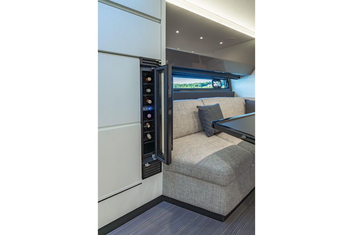 2023 Azimut 47 