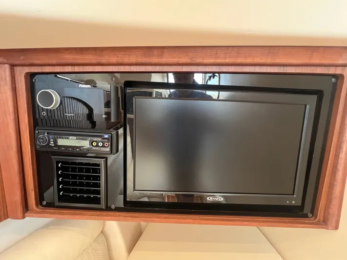  Yacht Photos Pics 2020 Grady-White Freedom 335 boat interior with control panel and screen.