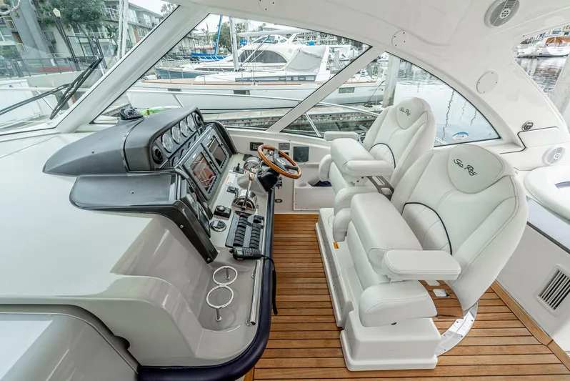  Yacht Photos Pics 2007 Sea Ray 48 Sundancer helm with dual seats and modern controls.