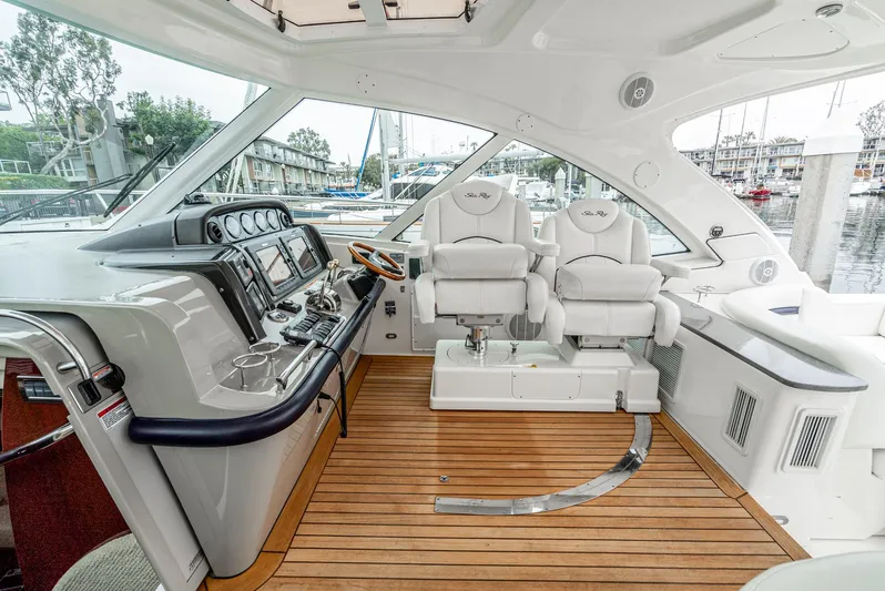  Yacht Photos Pics 2007 Sea Ray 48 Sundancer cockpit with dual helm seats and modern controls.