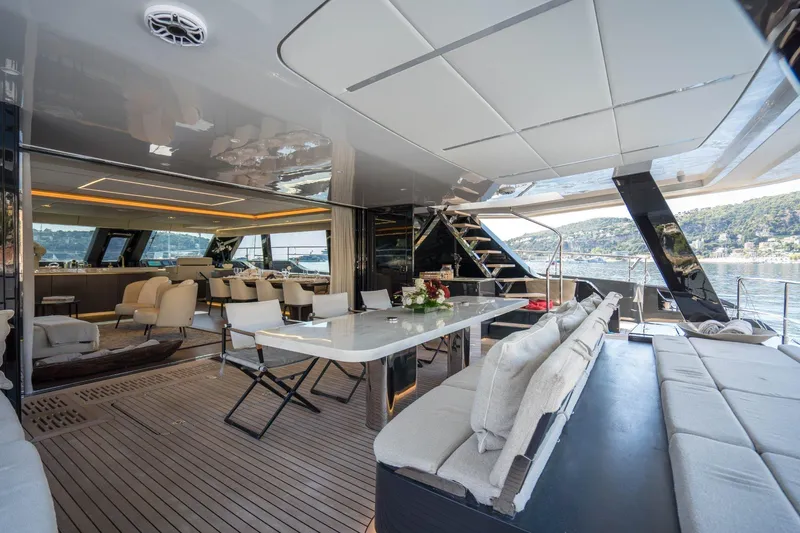 Manta Yacht Photos Pics Luxurious interior of 2022 Sunreef 80 Sunreef Power MANTA yacht with elegant seating and dining area.