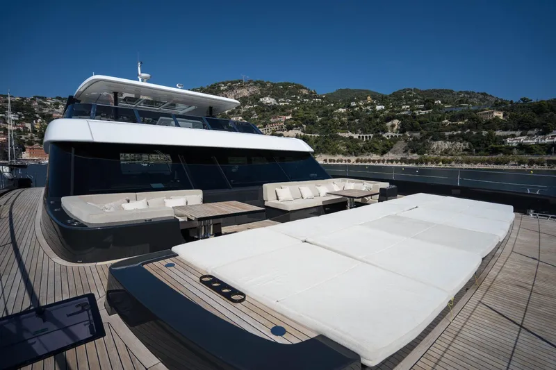 Manta Yacht Photos Pics Luxurious 2022 Sunreef 80 Sunreef Power MANTA yacht with spacious deck and elegant seating.