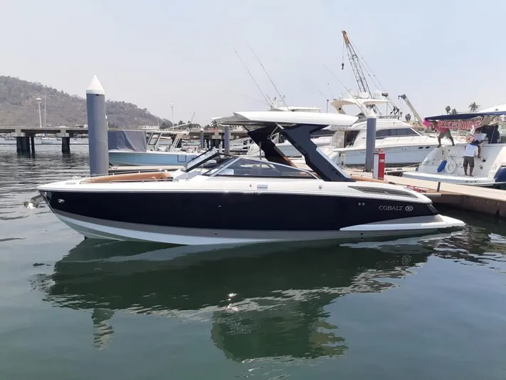 2021 Cobalt A29 @ Acapulco Yacht Photos Pics 