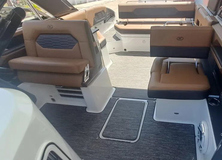 2021 Cobalt A29 @ Acapulco Yacht Photos Pics 