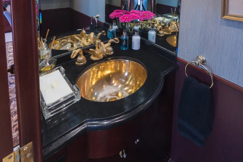 Blackwood Yacht Photos Pics Dayhead Stbd Main Deck