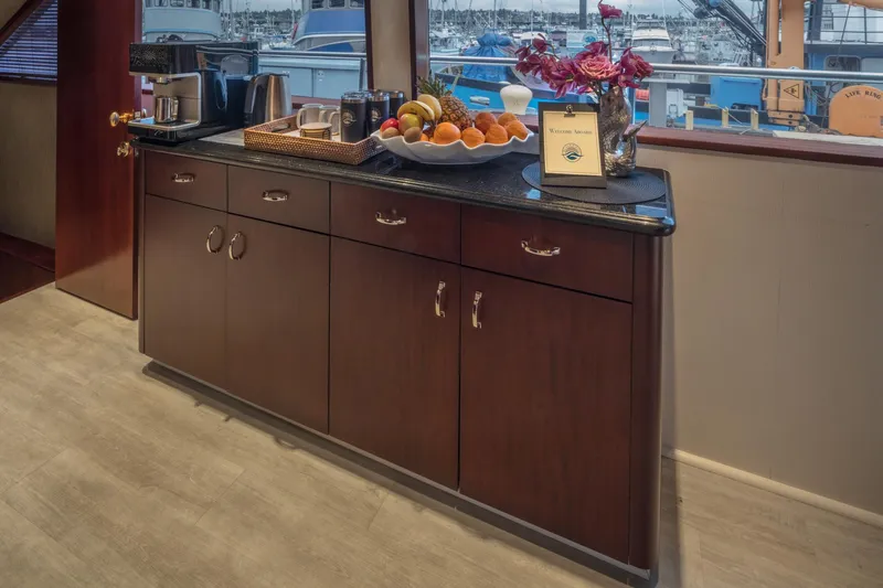 Blackwood Yacht Photos Pics Starboard Side Salon