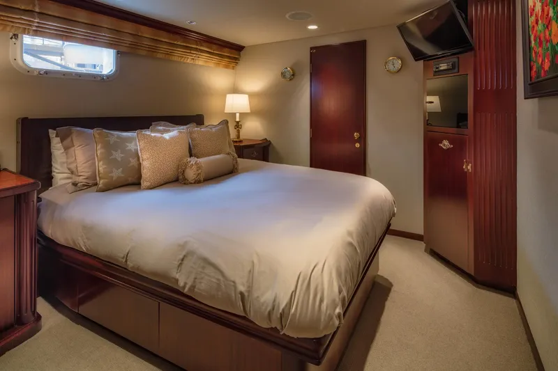 Blackwood Yacht Photos Pics Guest Queen Stateroom