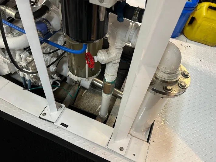 Blackwood Yacht Photos Pics Peek into clean shaft bilge