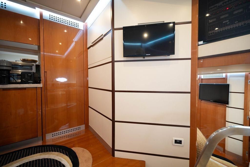 2007 Pershing 63 