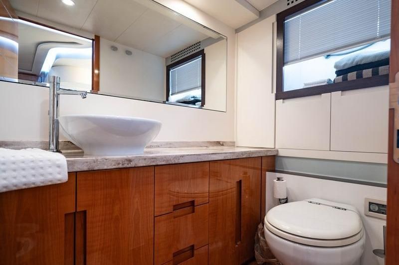 2007 Pershing 63 
